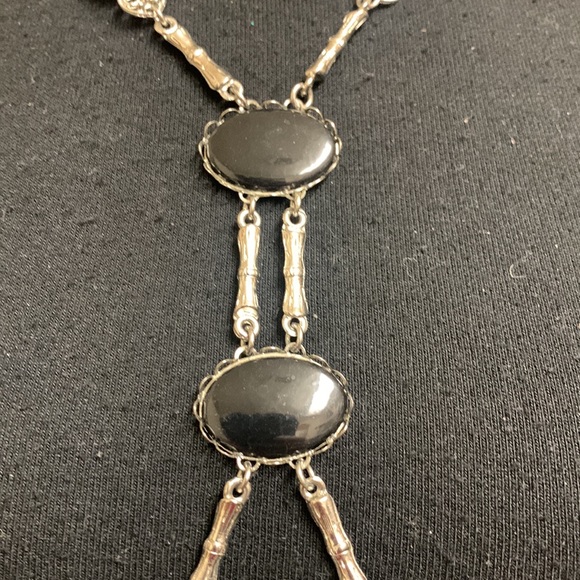 Necklace, Black and Silver design with a detail chain, 21”, Excellent Co… - Picture 8 of 12